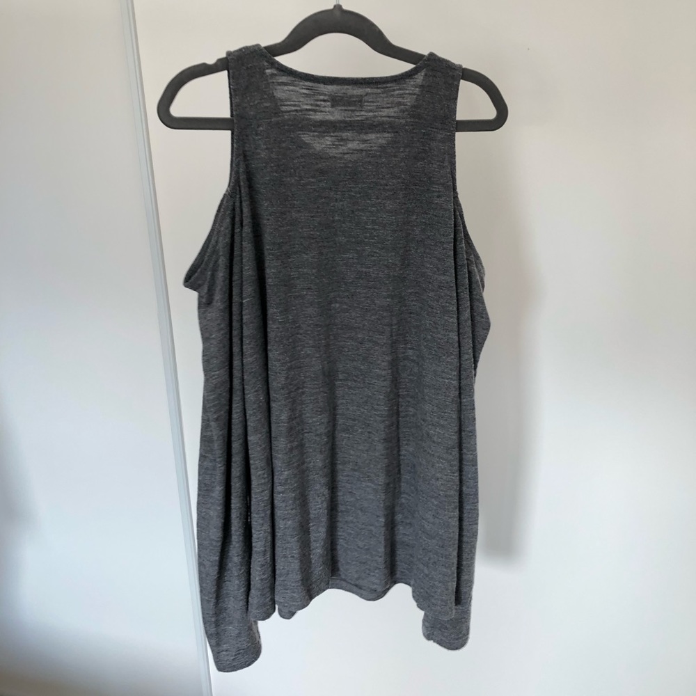 ⭐️ Free Add-On ⭐️ Hollister Cold Shoulder Top - Picture 9 of 10